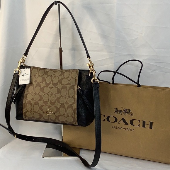 Coach Handbags - NWT- COACH Handbag w/ Strap